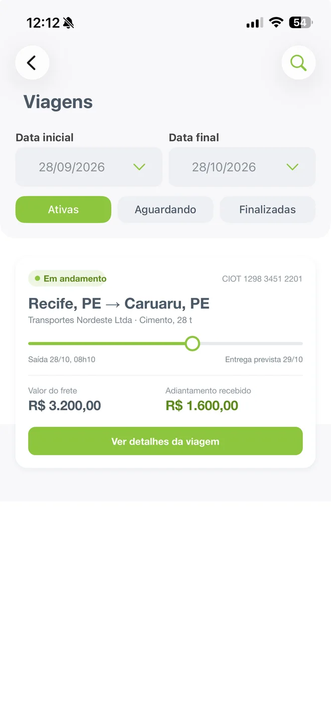 Tela Viagens do app Truck Digital Pay com uma viagem em andamento de Recife a Caruaru, valor do frete e adiantamento recebido